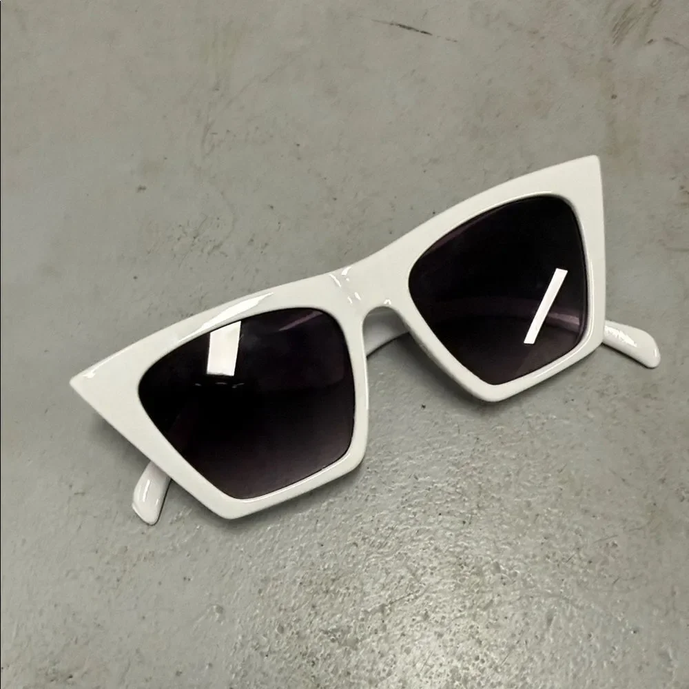 Chic White Cat-Eye Sunglasses NEW Women’s Frames with Soft Case
